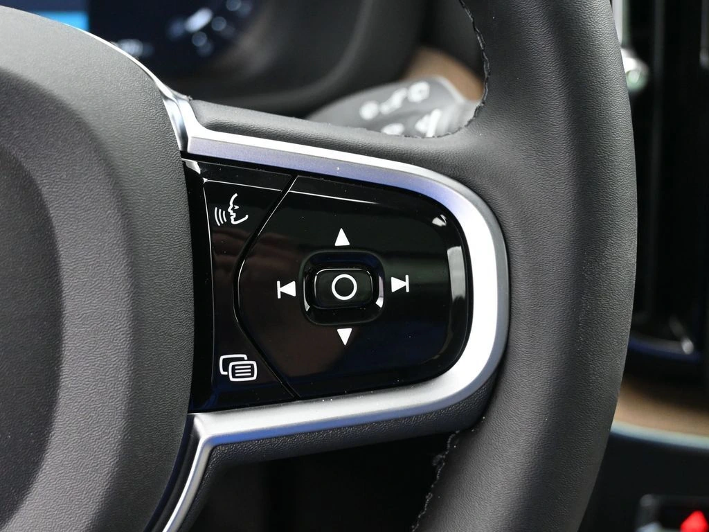 2026 Volvo - image 10
