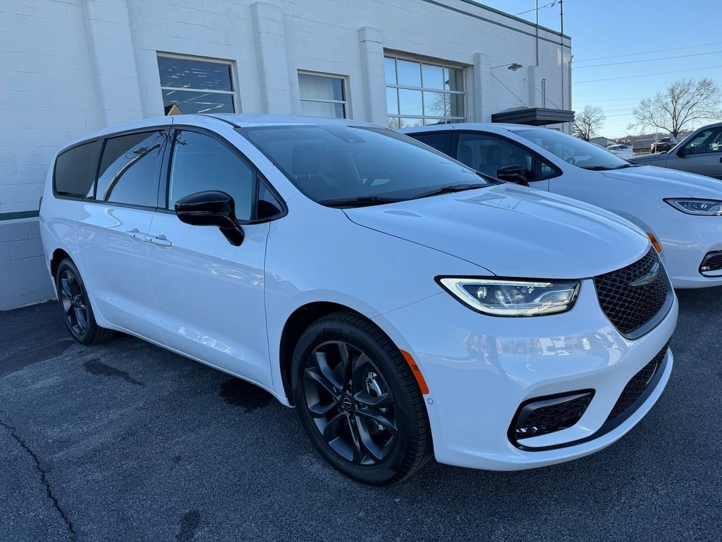 2026 Chrysler Pacifica Select - Photo 7