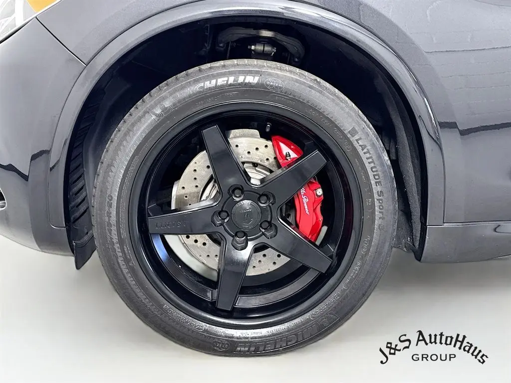 2021 Alfa Romeo Stelvio Quadrifoglio photo 35