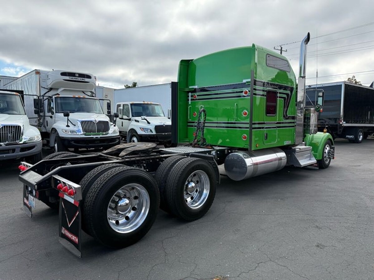 2022 Kenworth W900 in Portland, OR — photo 3
