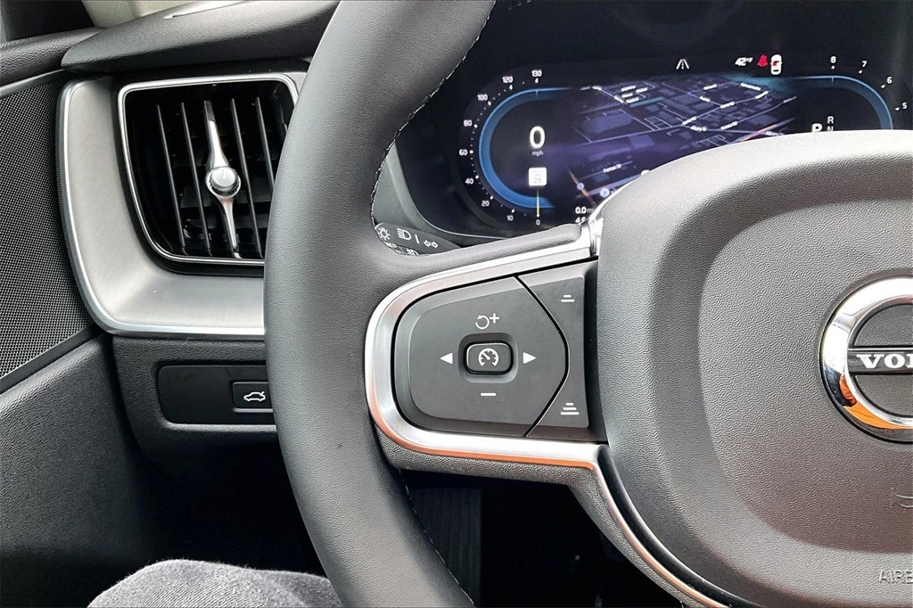 2023 Volvo - image 11