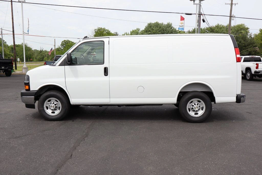 2025 Chevrolet Express Cargo Work Van - Photo 18