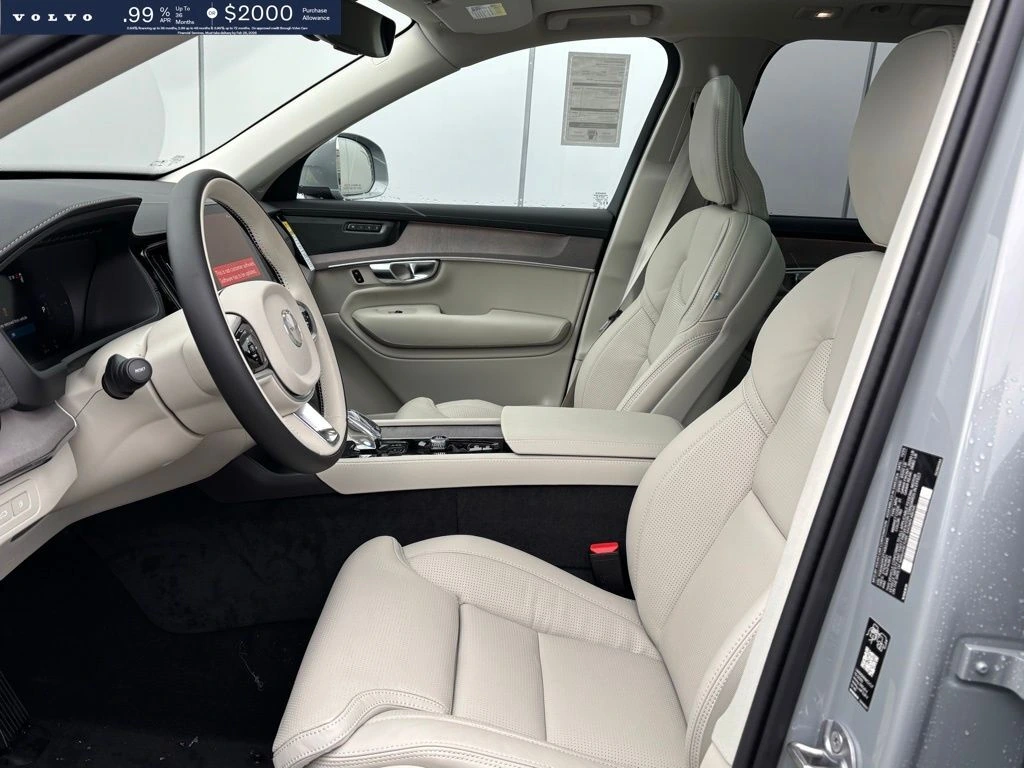 2026 Volvo - image 15