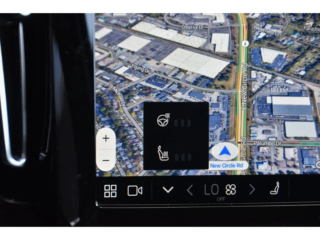 2025 Volvo - image 22