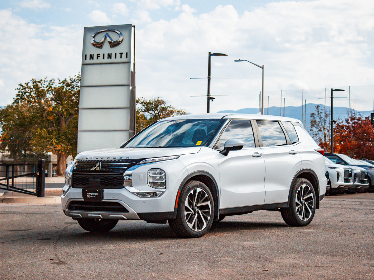 2023 Mitsubishi Outlander SE Special Edition
