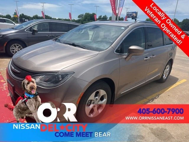 2017 Chrysler Pacifica Touring-L Plus's photo