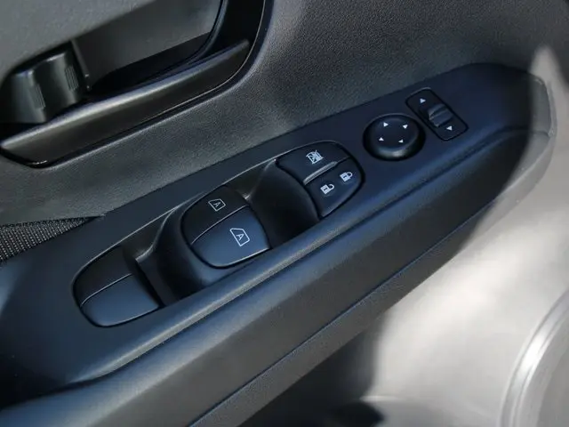 2025 Nissan Kicks Play S photo 11