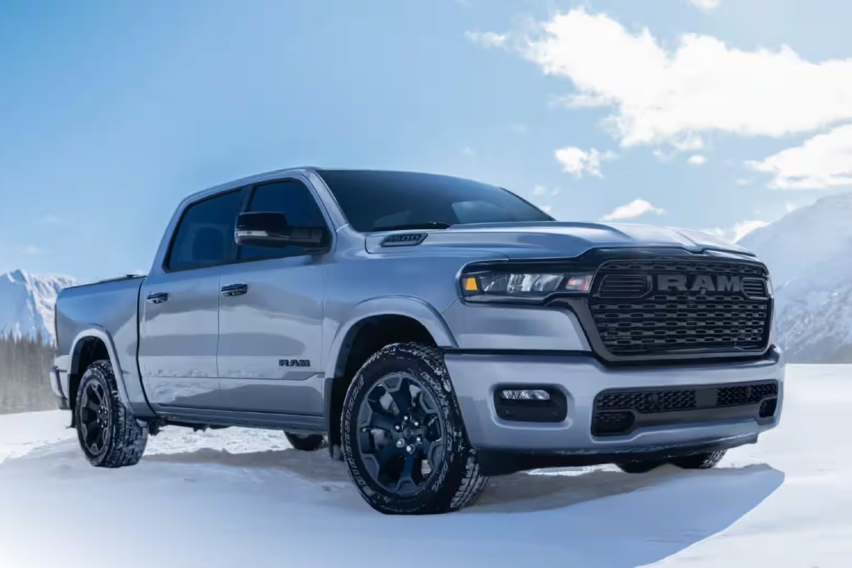 2026 RAM 1500 Exterior Passenger Side Front Profile in Snow