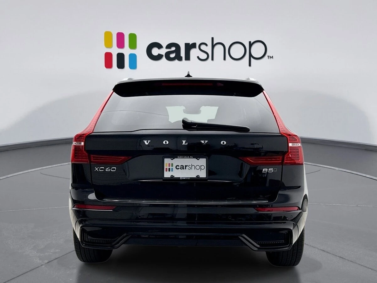 2025 Volvo - image 4