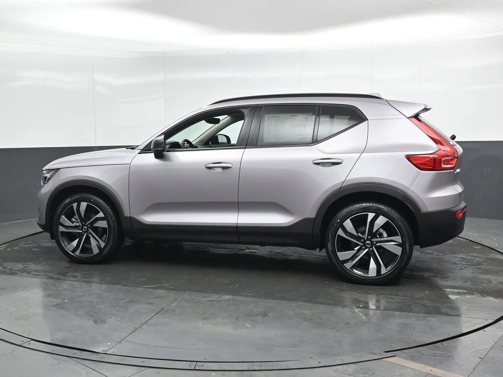2026 Volvo - image 7