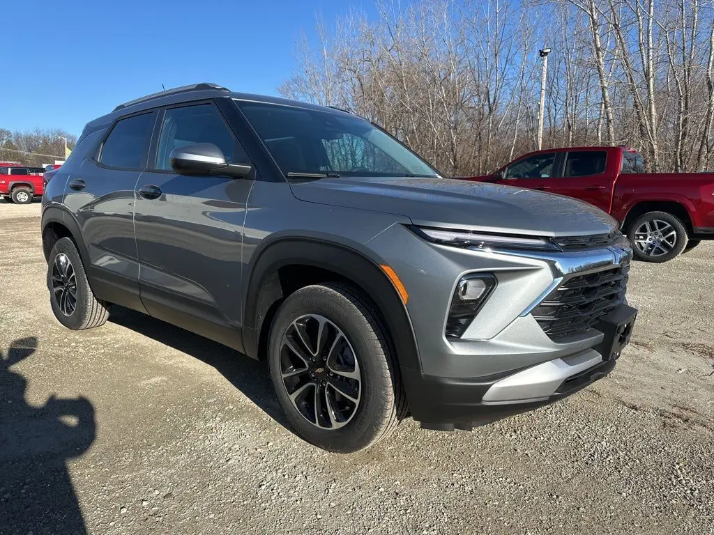 2026 Chevrolet Trailblazer LT photo 2