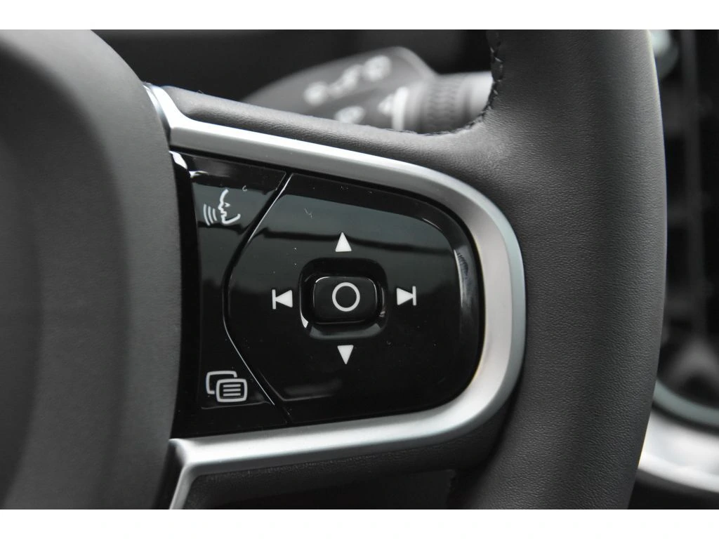 2026 Volvo - image 36