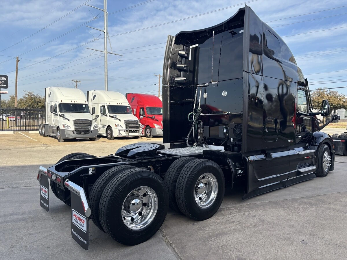 2023 Peterbilt 579 - image 5