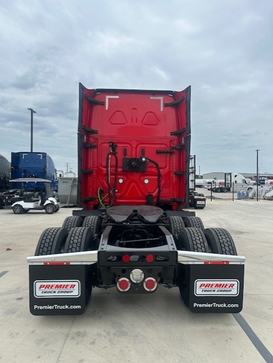 2022 Freightliner Cascadia — photo 4