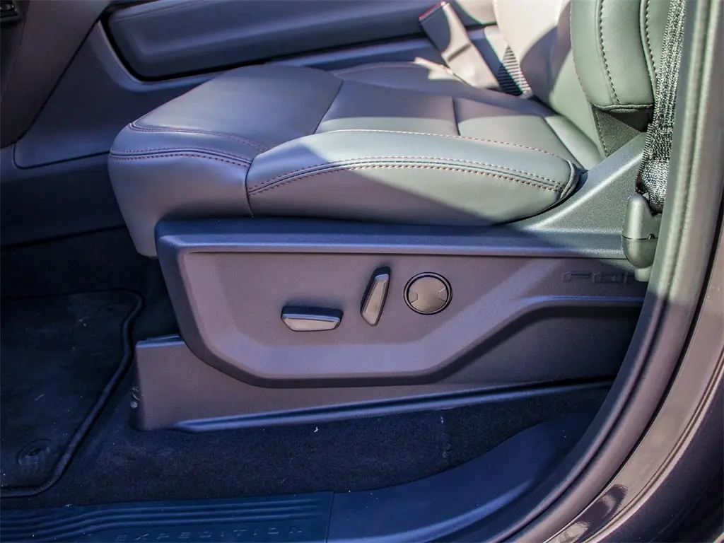 2025 Ford Expedition MAX photo 25