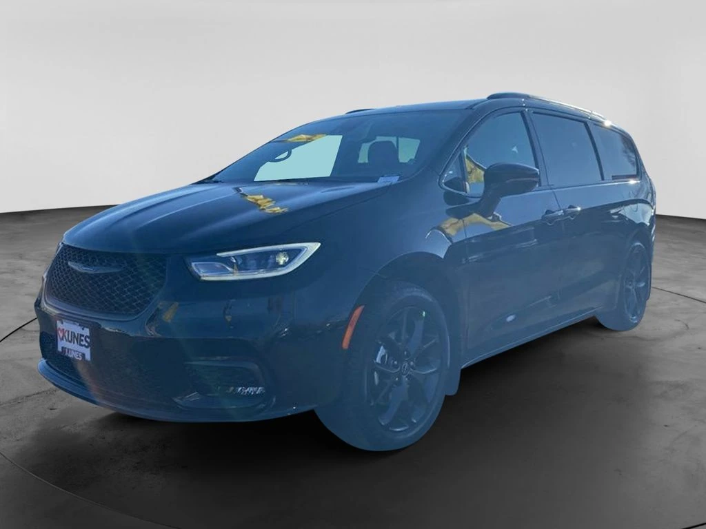 2026 Chrysler Pacifica Select - Photo 14
