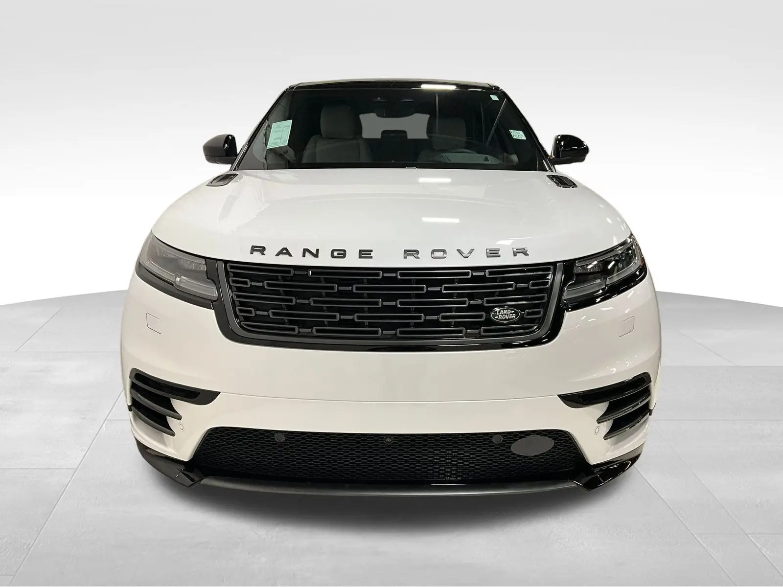 2026 Land Rover Range Rover Velar SE photo 4