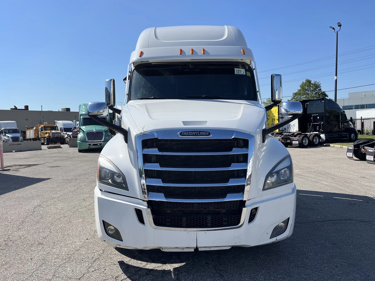 2022 Freightliner Cascadia - image 2