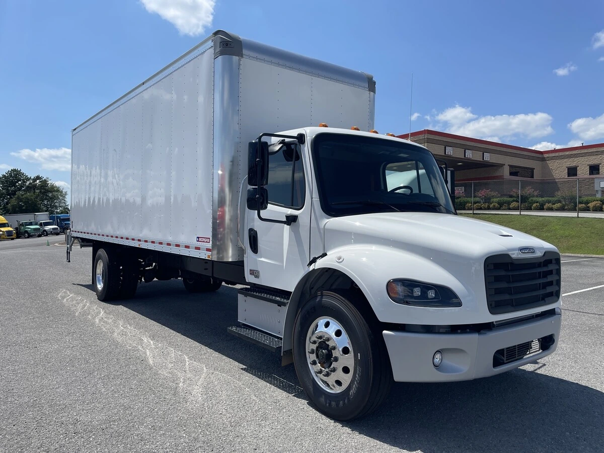 2027 Freightliner M2 106 — photo 3