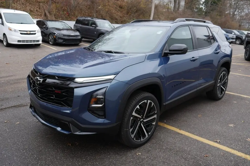 2026 Chevrolet Equinox RS photo 2