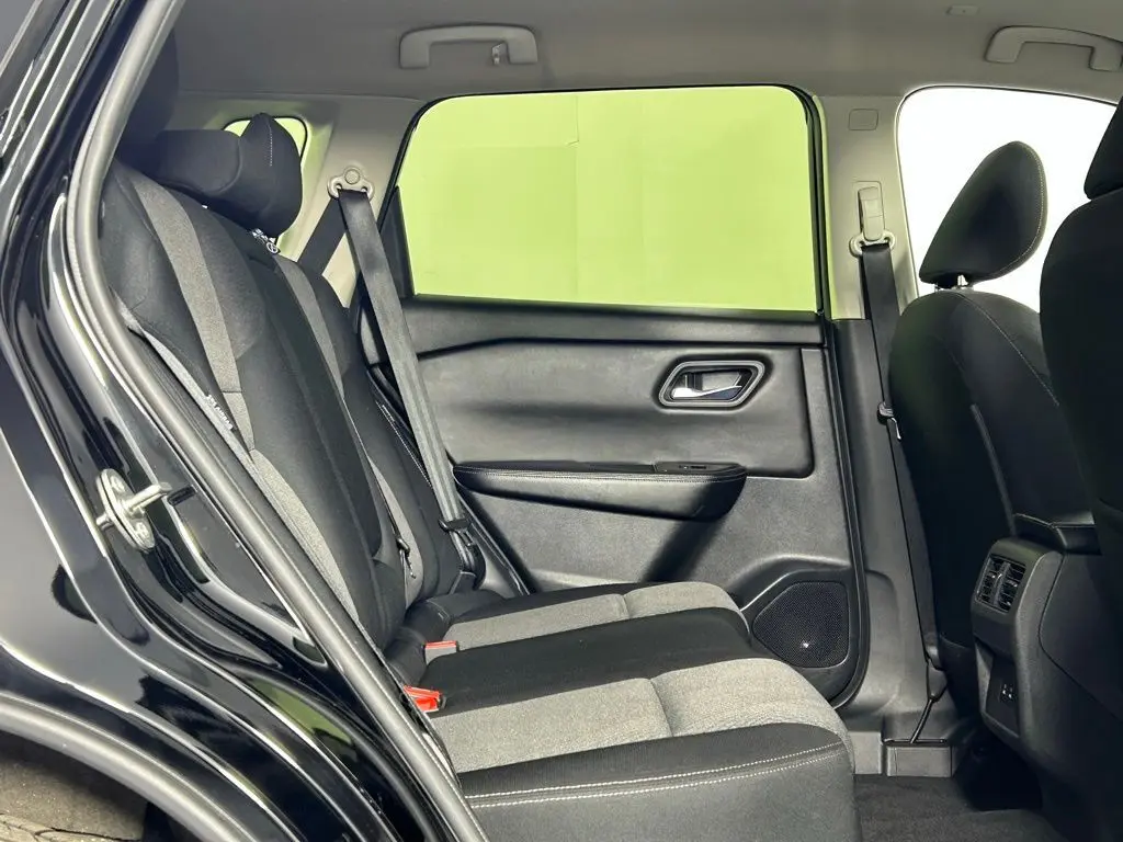 2024 Nissan Rogue SV photo 12