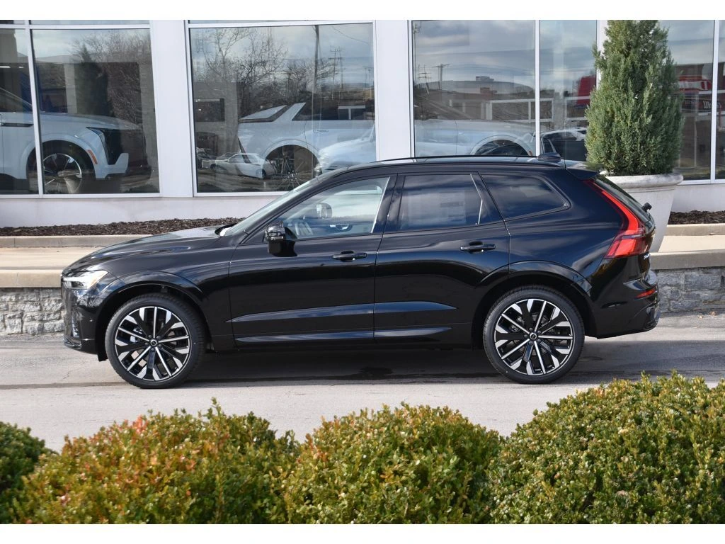 2026 Volvo - image 6