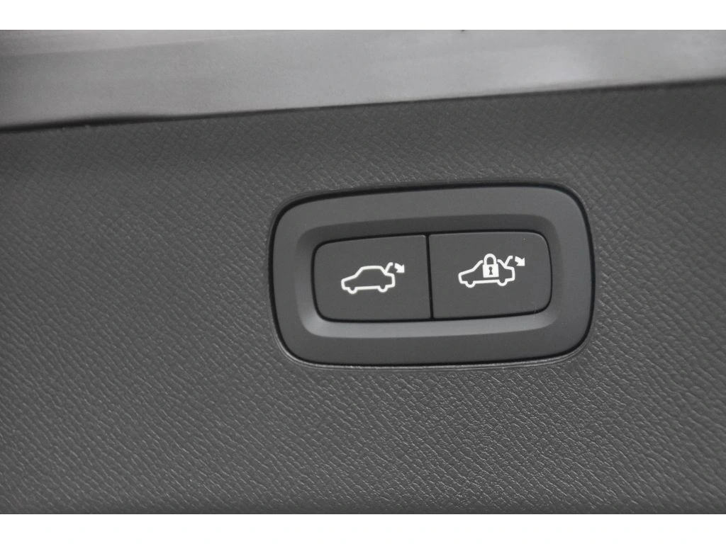 2026 Volvo - image 26