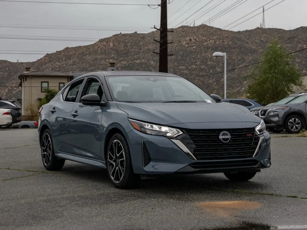 2025 Nissan Sentra SR's photo