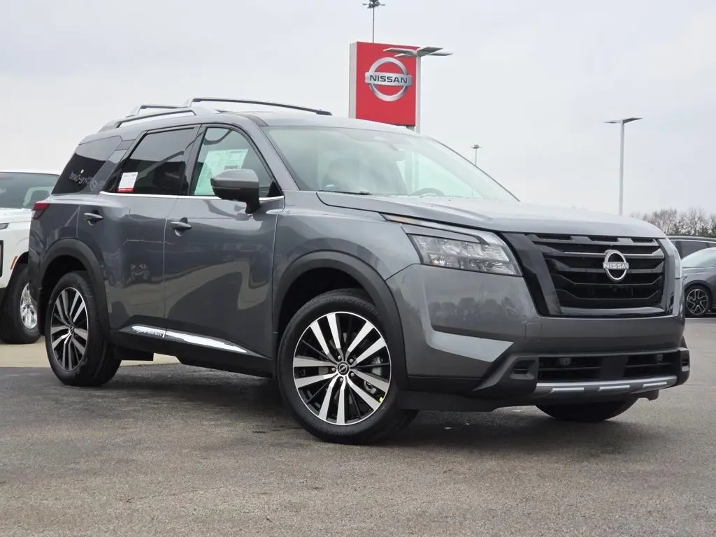 2025 Nissan Pathfinder Platinum's photo