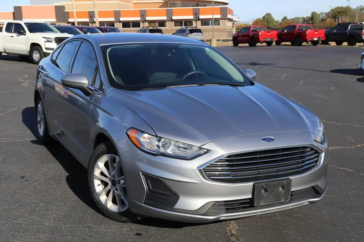 2020 Ford Fusion SE's photo