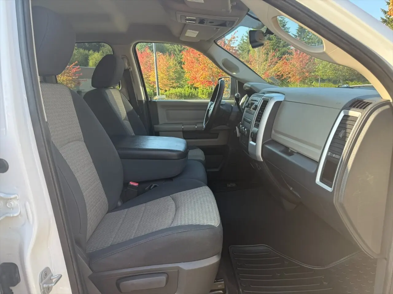 2012 Ram 1500 SLT photo 28
