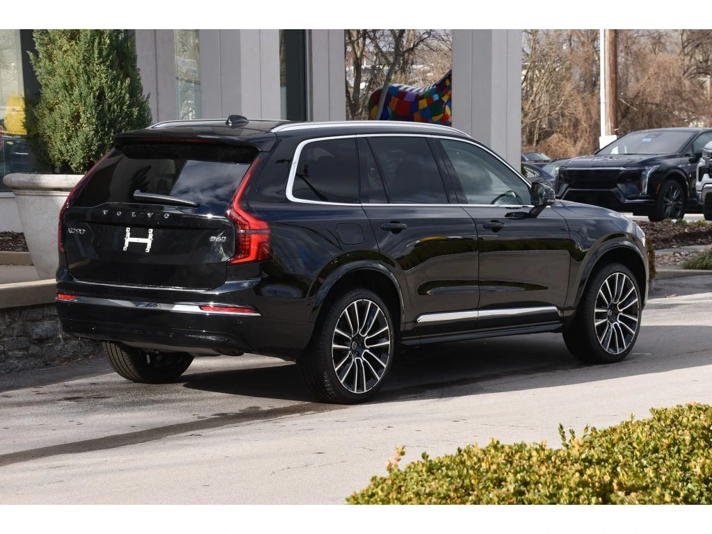 2026 Volvo - image 4