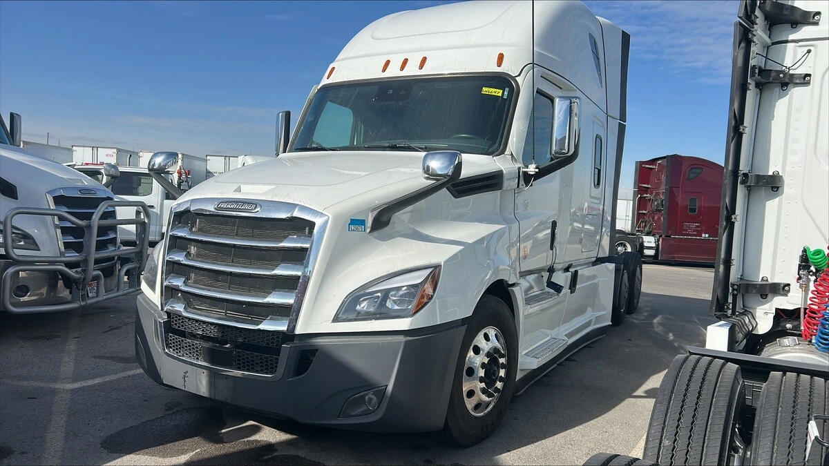 2024 Freightliner Cascadia - image 1