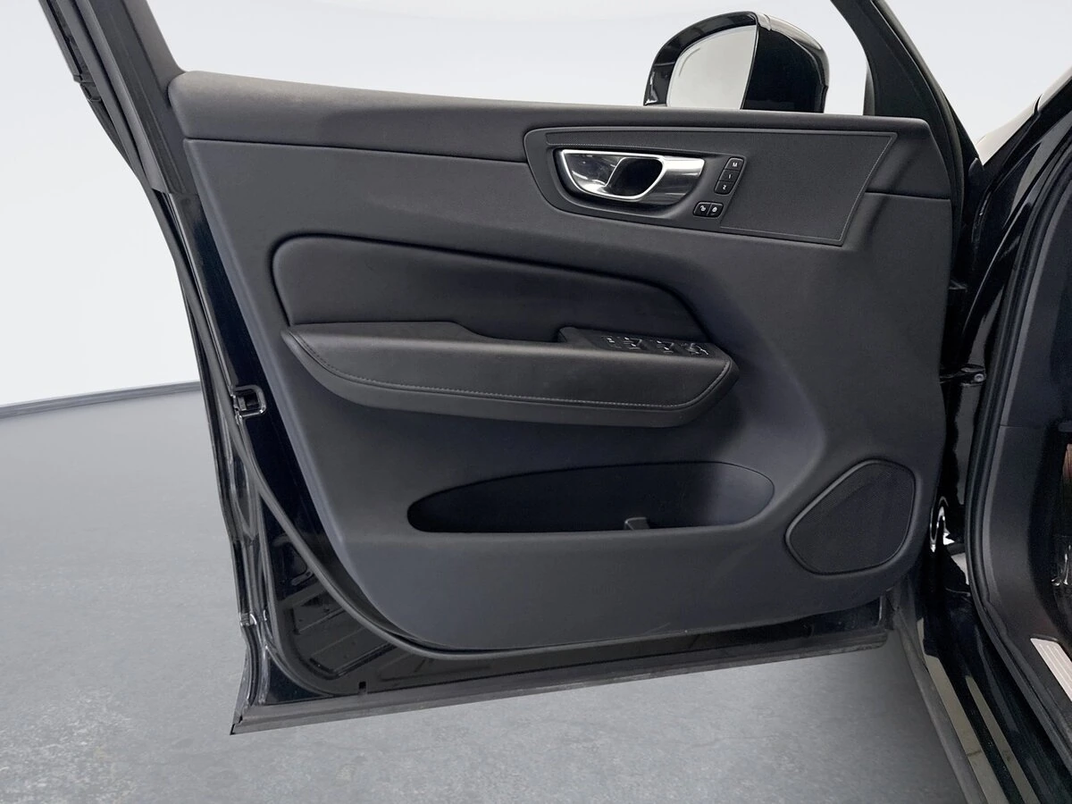 2023 Volvo - image 9