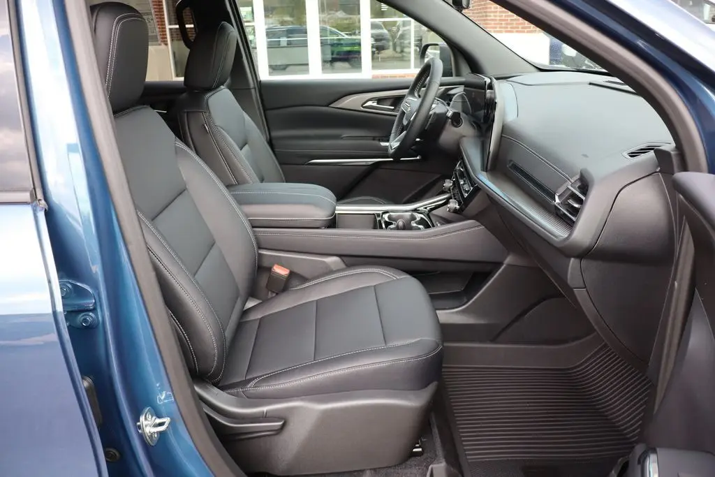 2026 Chevrolet Traverse 2LT photo 41