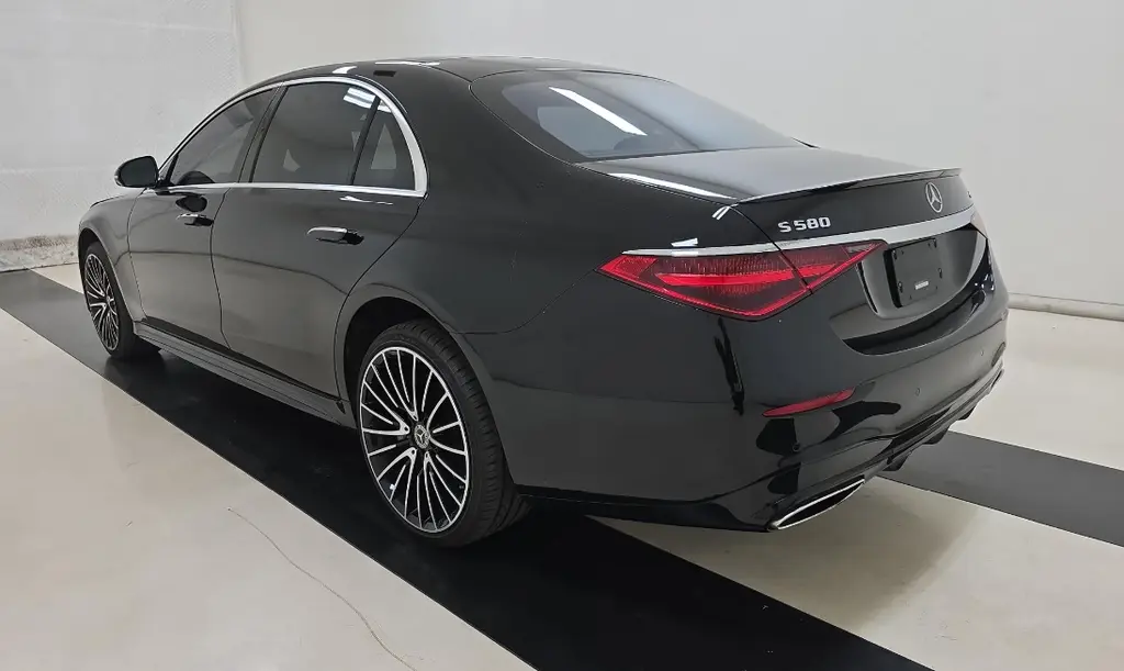 2022 Mercedes Benz S 580 4MATIC photo 3