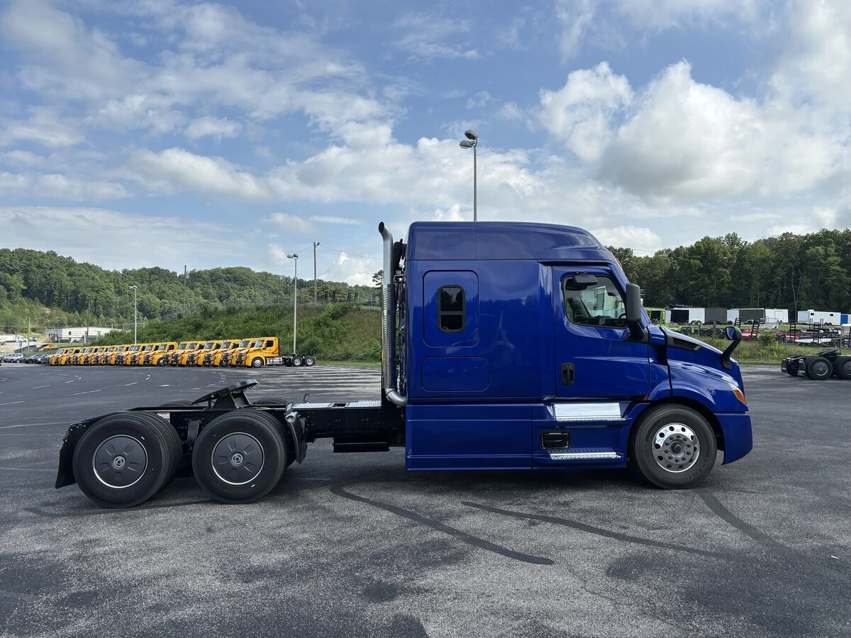 2026 Freightliner Cascadia in Knoxville, TN — photo 5