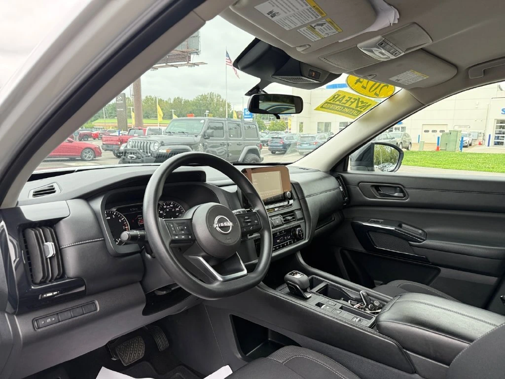 2024 Nissan Pathfinder S - Photo 30