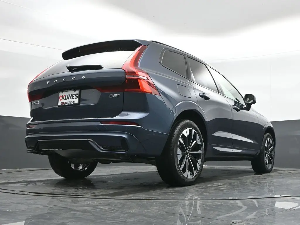 2026 Volvo - image 38