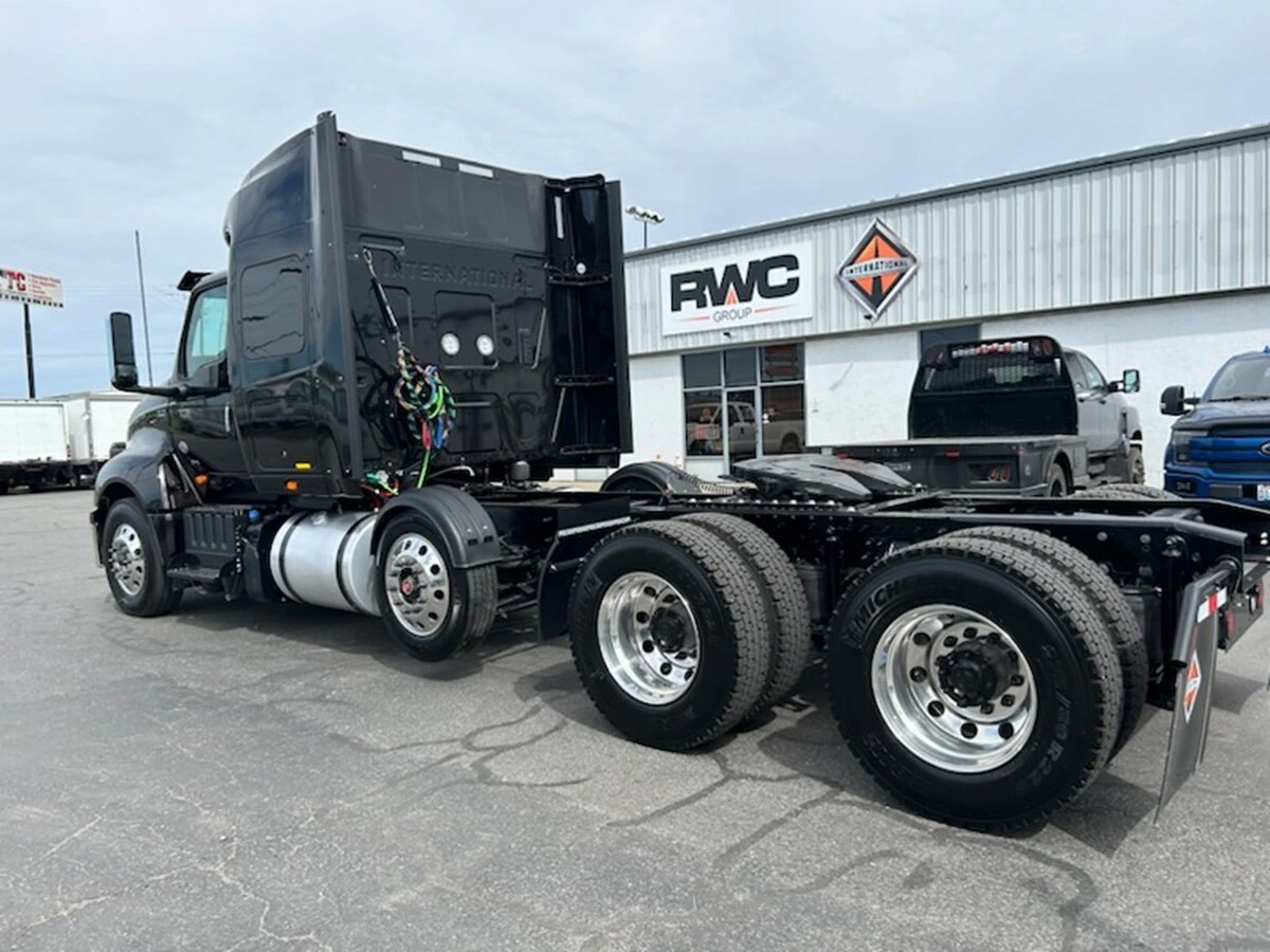 2024 International LT — photo 2