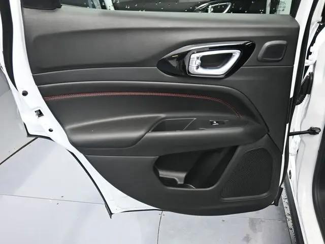 2026 Jeep Compass Trailhawk Sport photo 2