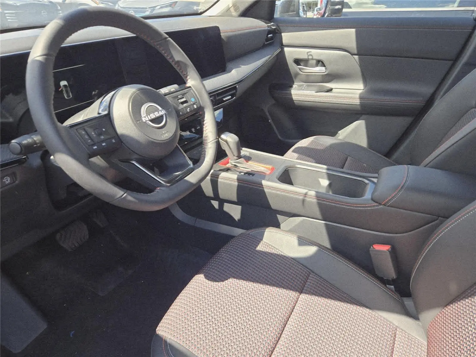 2025 Nissan Kicks SR photo 4