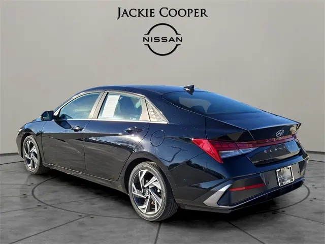 2024 Hyundai Elantra Limited photo 3