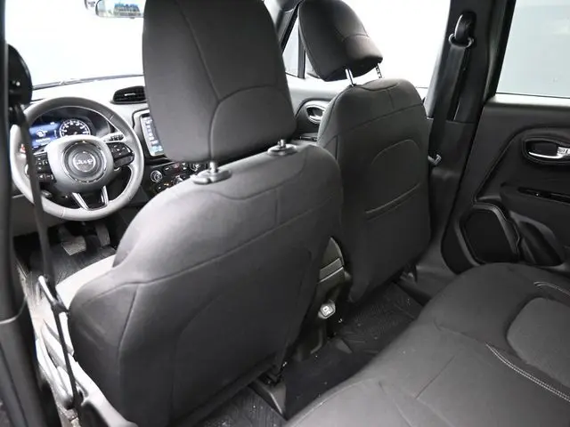 2021 Jeep Renegade Latitude photo 21