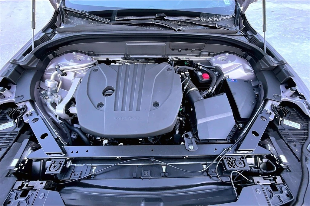 2026 Volvo - image 12