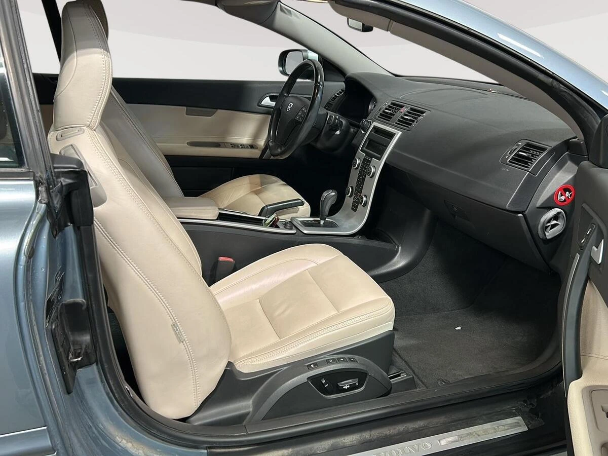 2013 Volvo - image 5