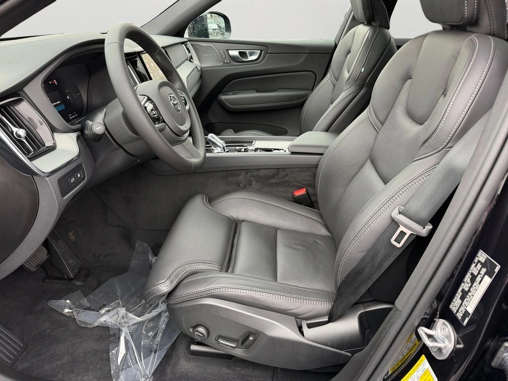2024 Volvo - image 16