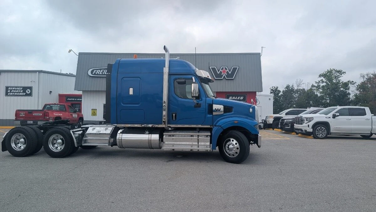 2023 Western Star 49X — photo 4