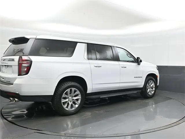 2023 Chevrolet Suburban Premier photo 2