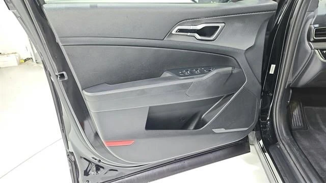2025 Kia Sportage LX - Photo 24
